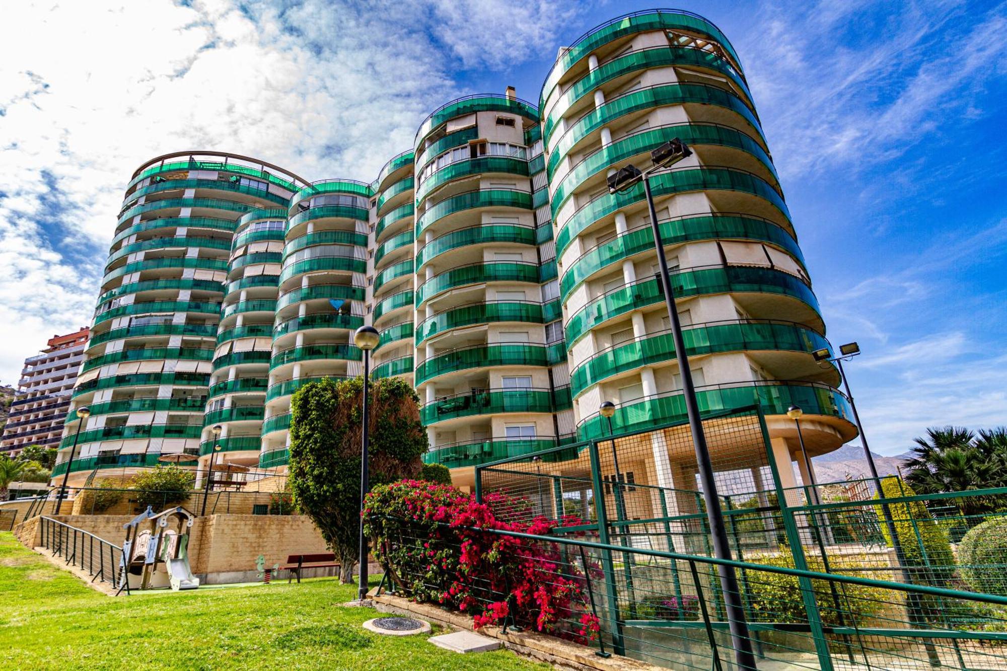Apartment Vilapark With Pool, Free Parking, Terrace, Beach Μπένιντορμ Εξωτερικό φωτογραφία